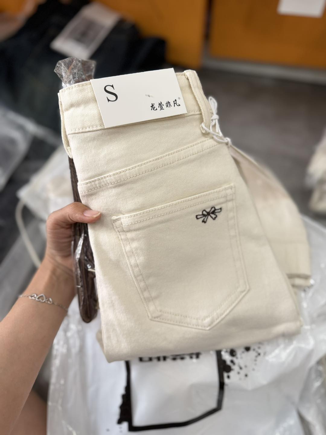 [🆕🇻🇳] LINH TÂY STORE – Cửa hàng quần áo nữ [🆕Top1Vietnam🇻🇳] 👕 Top1Fashion 👗  Chiếc áo dài này được tạo nên cho những cô gái biết mình xứng đáng với điều đẹp đẽ nhất.
Chất nhung mềm, bắt sáng nhẹ giúp nàng nổi bật trong mọi không gia , shares-0✔️ , likes-0❤️️ , date-2026-01-19 23:00:47🇻🇳🇻🇳🇻🇳📰🆕