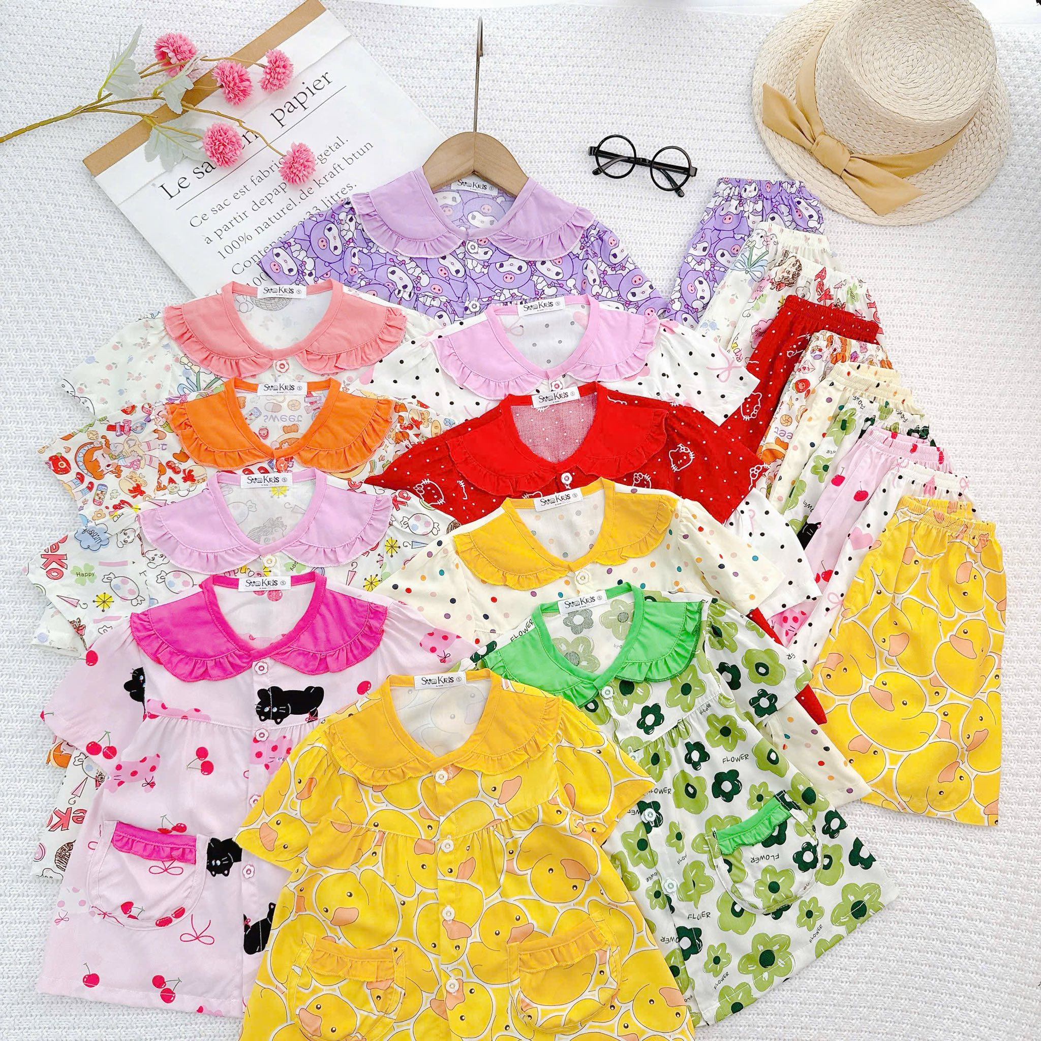 [🆕🇻🇳]  TAY – Tay is a dream that we made by hands 🧑‍🧒❤️️👶⭐️  𝐒𝐀𝐋𝐄 ĐỒ𝐍𝐆 𝐆𝐈Á – 𝐂𝐇Ỉ 𝟗𝟗𝐊 
Một chiếc đầm #ginham xinh xinh dành cho quí cô đôi mươi hay đã hai bé.
Nhấn một chút eo, khéo khoe đường lưng với đường “cut” lạ , shares-0✔️ , likes-0❤️️ , date-2025-12-19 17:06:00🇻🇳🇻🇳🇻🇳📰🆕