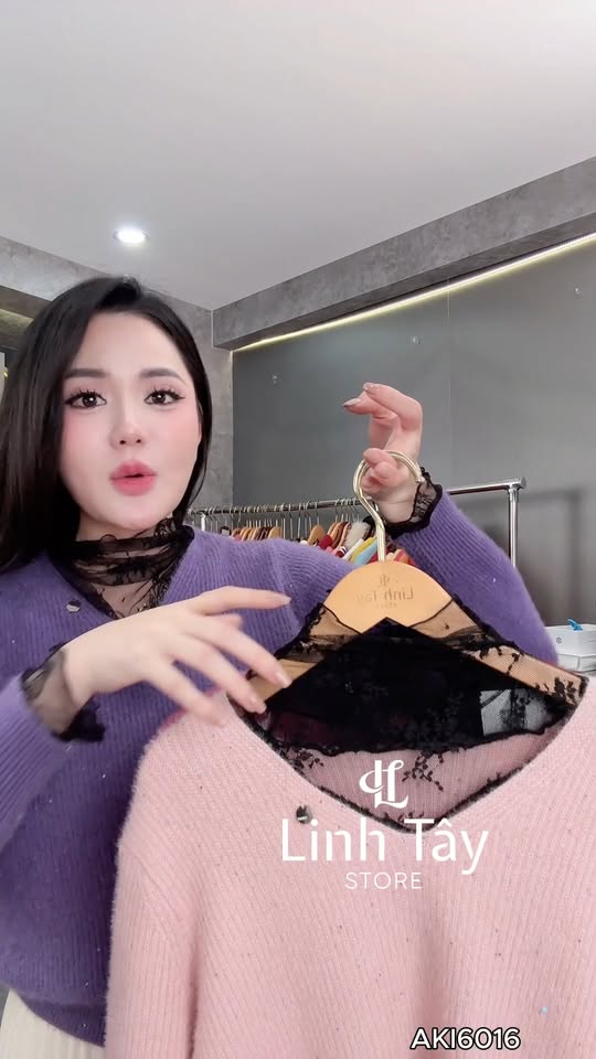 [🆕🇻🇳] LINH TÂY STORE – Cửa hàng quần áo nữ [🆕Top1Vietnam🇻🇳] 👕 Top1Fashion 👗  Trời se lạnh, các chị chỉ cần khoác thêm một chiếc cardigan cổ lông là đã thấy ấm áp và sang hẳn.
Phần cổ lông mềm mại giúp gương mặt sáng hơn, tổng thể vừ , shares-0✔️ , likes-2❤️️ , date-2026-02-01 01:30:20🇻🇳🇻🇳🇻🇳📰🆕