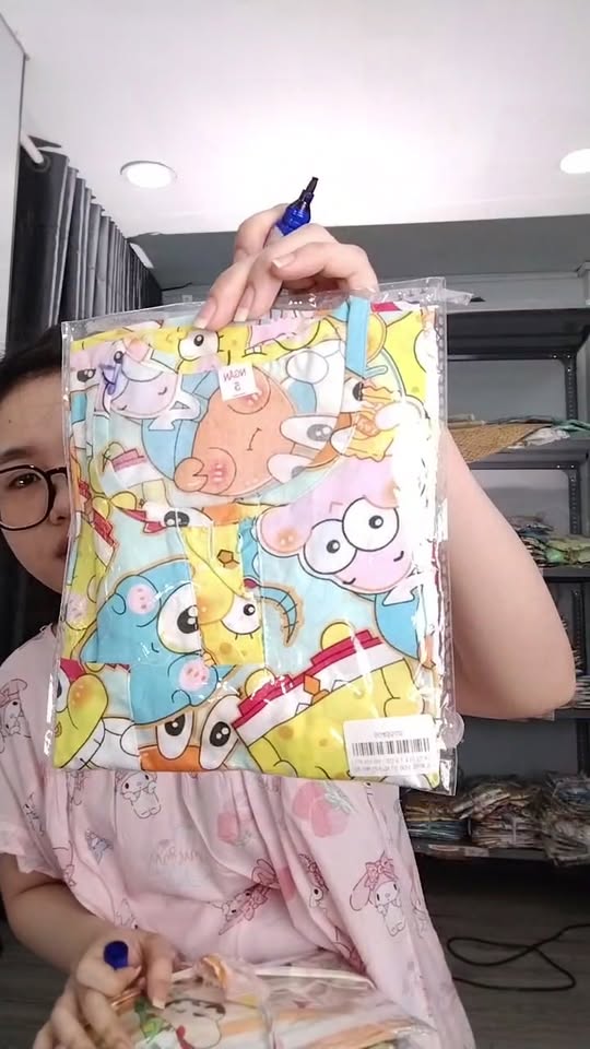 [🆕🇻🇳]  Xưởng may đồ tole Mẹ Tom – Chuyên tole 2 da loại 1 🧑‍🧒❤️️👶⭐️ Lên live nè các chị iu ơi , shares-0✔️ , likes-1❤️️ , date-2026-02-02 17:05:40🇻🇳🇻🇳🇻🇳📰🆕