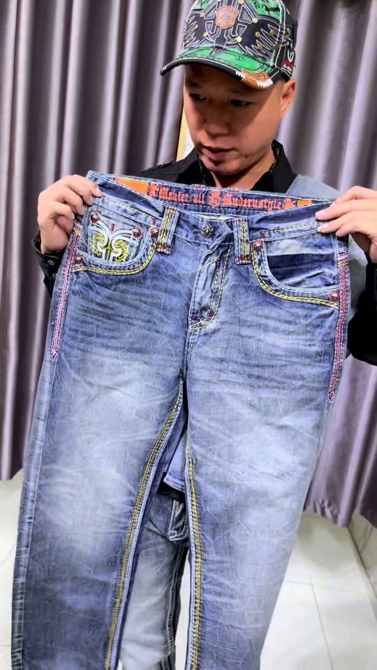 [🆕🇻🇳] Mr Kiệt -Hàng Hiệu Giá Sỉ – Chuyên sỉ – lẻ uy tín , chất lượng  [🆕Top1Vietnam🇻🇳] 👕 Top1Fashion 👗   Quần jean ống rộng 2 màu , tri ân 890 nha AE.  #mrkiet #jeans #denim #quanjean #quanjeannam , shares-0✔️ , likes-5❤️️ , date-2026-02-01 21:07:50🇻🇳🇻🇳🇻🇳📰🆕