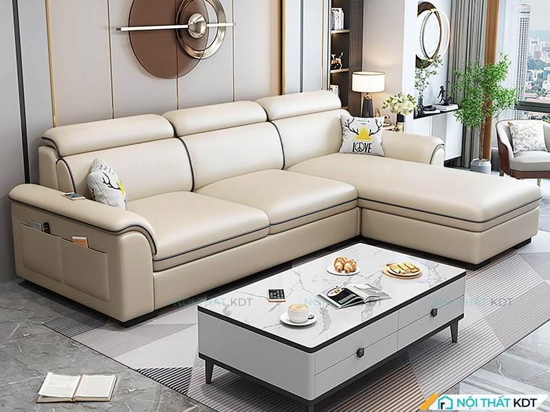 Trang trí bằng cây xanh và phụ kiện nhỏ giúp không gian phòng khách thêm phần sinh động và ấm cúng