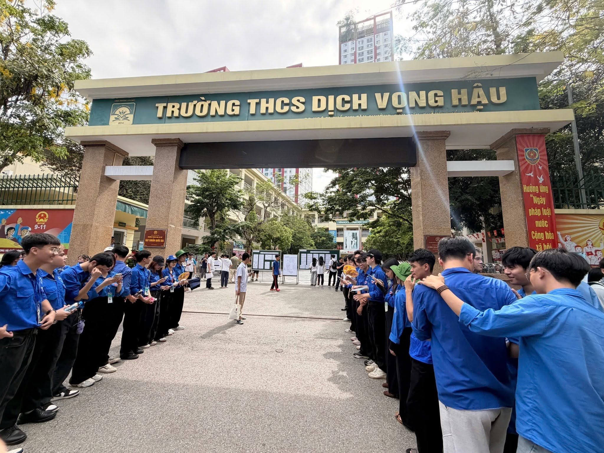 [🆕🇻🇳] Trường Đại học Tài chính – Ngân hàng Hà Nội 📚 Top1Learn 📕  [TIẾP SỨC MÙA THI 2026] | SỨC TRẺ FBU SẴN SÀNG ĐỒNG HÀNH CÙNG CÁC SĨ TỬ

 Trước thềm Kỳ thi tốt nghiệp THPT năm 2026, Đoàn Thanh niên Trường Đại học Tài c