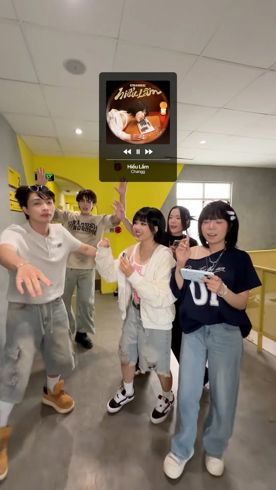 [🆕🇻🇳] Changg – Ca sĩ [🆕Top1Vietnam🇻🇳] 🎬❤️️⭐️ 1 phút phục vụ văn nghệ cùng team SKSP 

#Changg #HieuLam #SKSP