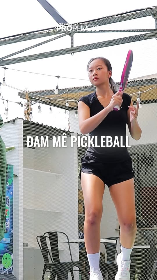 California Fitness & Yoga Centers Vietnam 😎❤️️⭐️ ĐỪNG XEM NHẸ ĐAU MỎI KHI CHƠI PICKLEBALL 

Pickleball là bộ môn đòi hỏi phản xạ nhanh, di chuyển đổi hướng liên tục. Khi chúng t…
