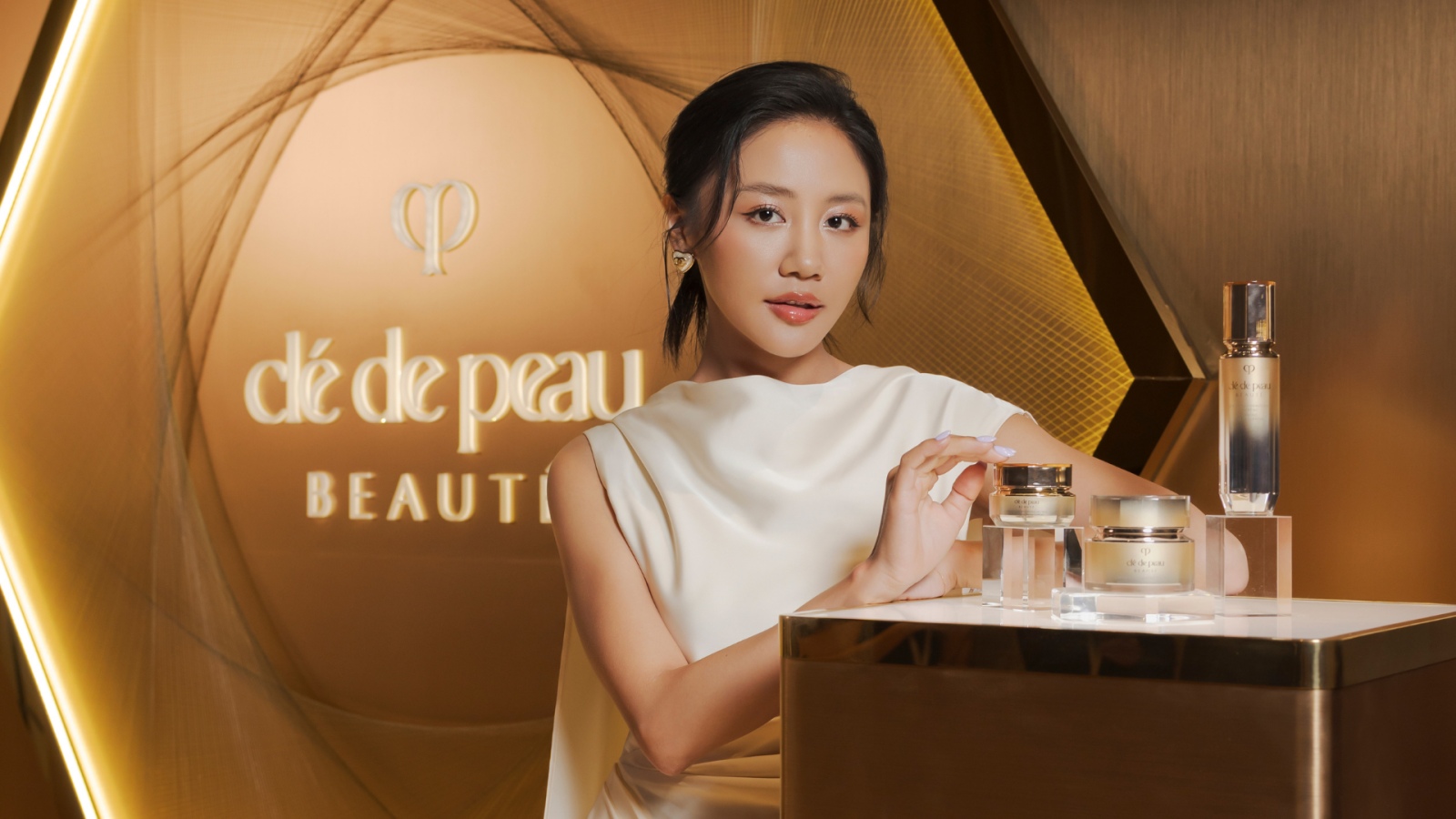 Clé de Peau Beauté ra mắt kem dưỡng mắt Restorative Cream Supreme [🆕🇻🇳] bazaarvietnam.vn