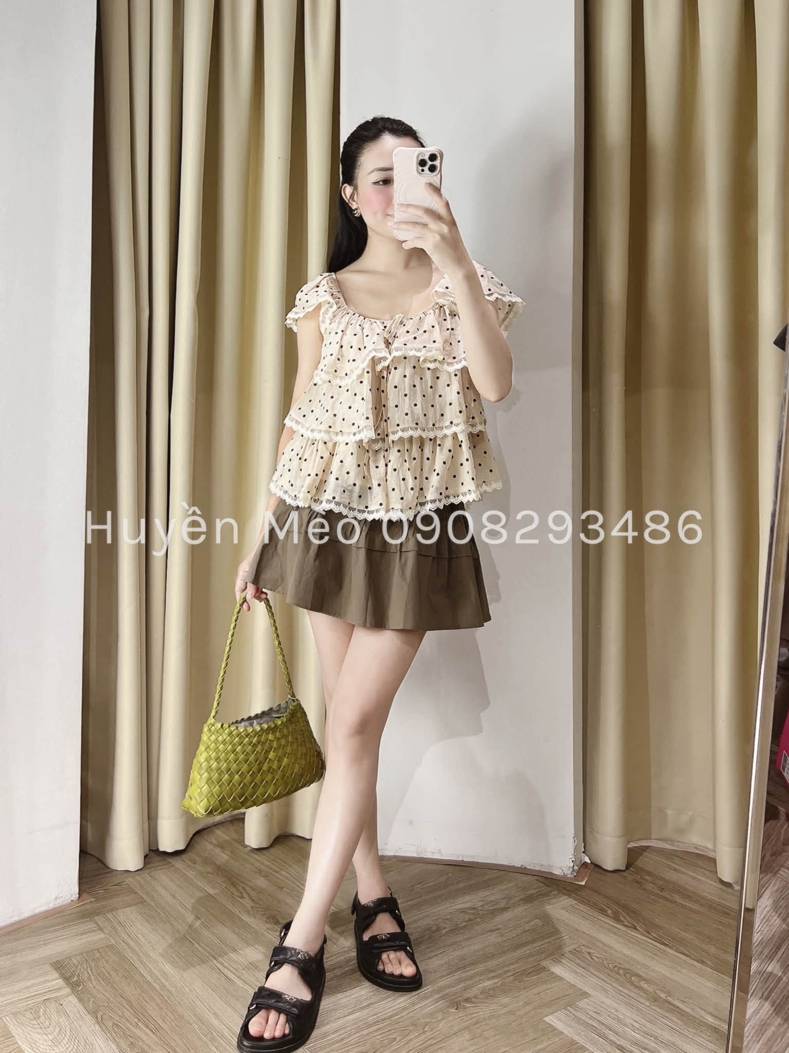 [🆕🇻🇳] TỔNG KHO ĐẸP SHOP 👕 Top1Fashion 👗  
Áo thô mềm chấm bi mới về màu be xinh lắm ạ mặc vừa trẻ vừa mát zá còn hợp lí ạ 
Áo #750k , Chân váy #1400k sẵn S M ạ