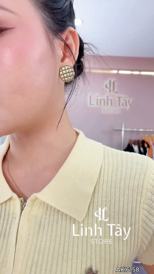 [🆕🇻🇳] LINH TÂY STORE – Cửa hàng quần áo nữ  👕 Top1Fashion 👗   Áo polo co giãn cực thích, mặc hàng ngày hay đi chơi đều thoải mái, bao mát mịn ạ.
 HÀNG SẴN 254 CẦU GIẤY – HÀ NỘI 
#LINHTAYSTORE #AKI6158
—————-