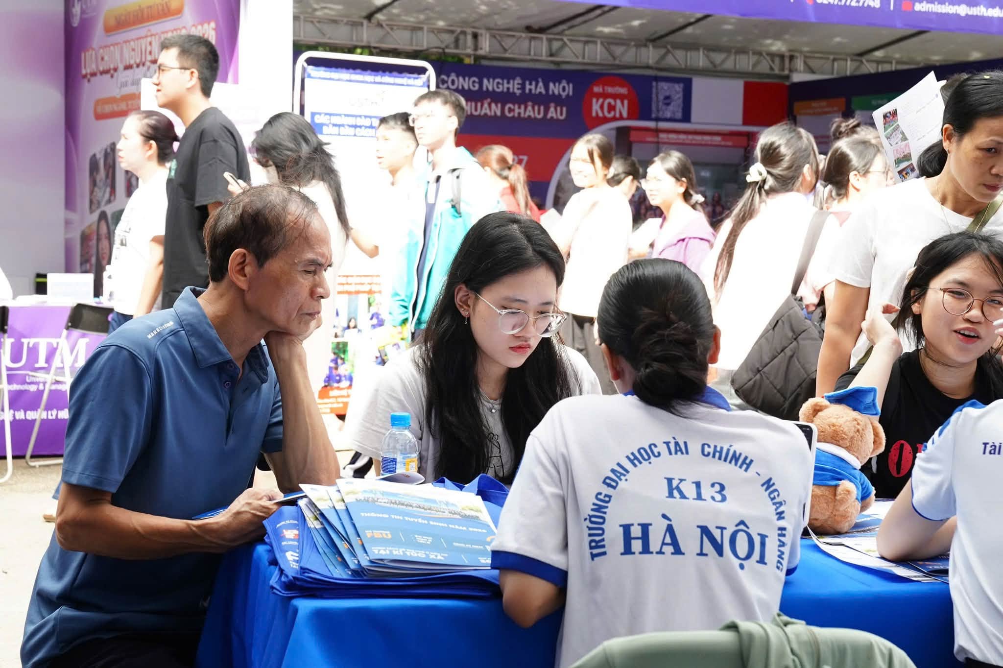 [🆕🇻🇳] Trường Đại học Tài chính – Ngân hàng Hà Nội 📚 Top1Learn 📕  TRƯỜNG ĐẠI HỌC TÀI CHÍNH – NGÂN HÀNG HÀ NỘI CHÀO ĐÓN HÀNG NGÀN PHỤ HUYNH HỌC SINH TẠI NGÀY HỘI LỰA CHỌN NGUYỆN VỌNG XÉT TUYỂN 2026
Ở ĐẠI HỌC BÁCH KHOA HÀ