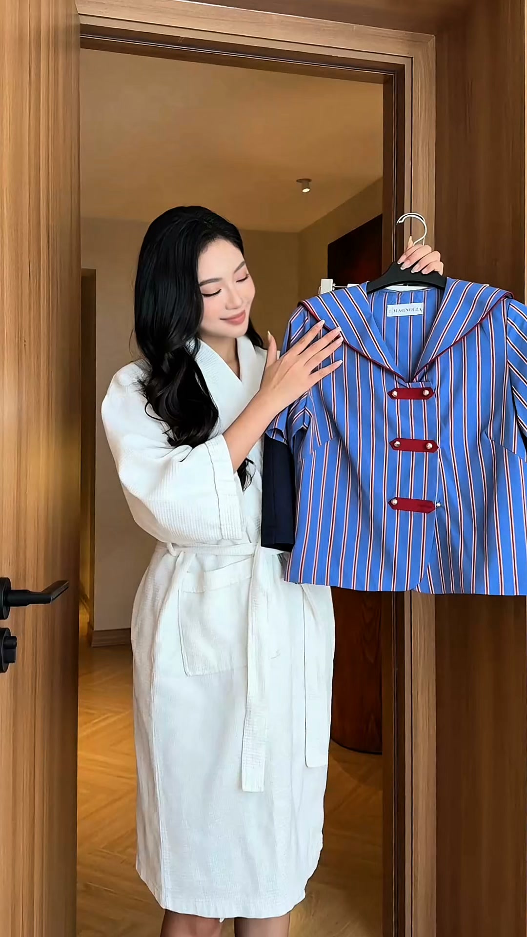[🆕🇻🇳] The MAGNOLIA 👕 Top1Fashion 👗   Chấm 10 điểm nếu bạn cũng mê outfit vừa mặc đi làm, vừa mặc đi cà phê sau giờ tan ca!

Thiết kế lấy cảm hứng từ French Chic với phom dáng gọn gàng, sọc dọ