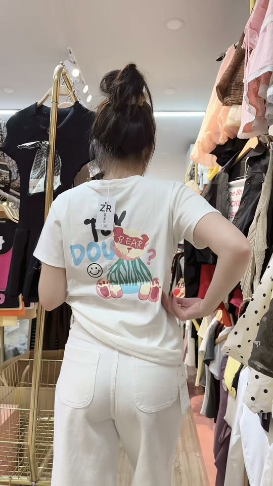 [🆕🇻🇳] Ánh Tuyết Store – Quần Áo Thời Trang Nữ Giá Rẻ  👕 Top1Fashion 👗   Áo thun from vừa thêu gấu phía trước , phía sau in gấu xinh xĩu , co giãn