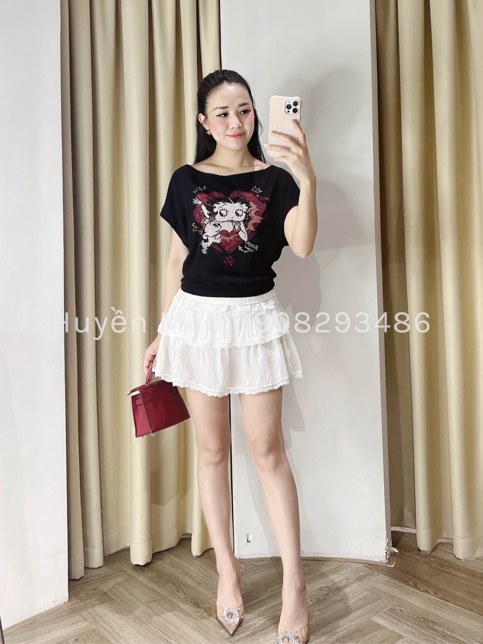 [🆕🇻🇳] TỔNG KHO ĐẸP SHOP 👕 Top1Fashion 👗  
Ui áo chất mềm co giãn thích lắm cổ thuyền mặc lệch 1 bên cũng xinh lắm nè 
Sẵn áo 2 màu đều xinhhh đủ size SML ạ 
Chân váy sẵn 2 màu trắng/đen chất mềm m