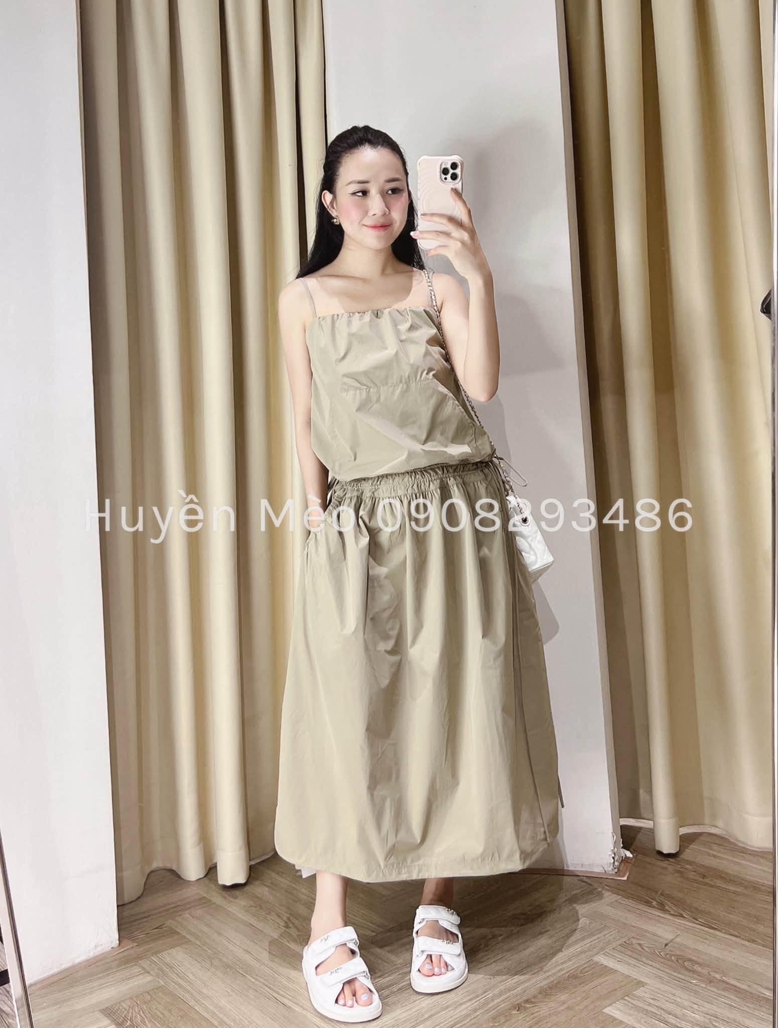 [🆕🇻🇳] TỔNG KHO ĐẸP SHOP 👕 Top1Fashion 👗  
Cứ mẫu lạ mắt là kỉu gì cũng có mặt ở shop kkk
Váy chất pha gió mặc kiểu vừa điệu vừa cá tính mặc lên chơi lắm…thay vì bt mua gần 3trẹo e váy này thì mua