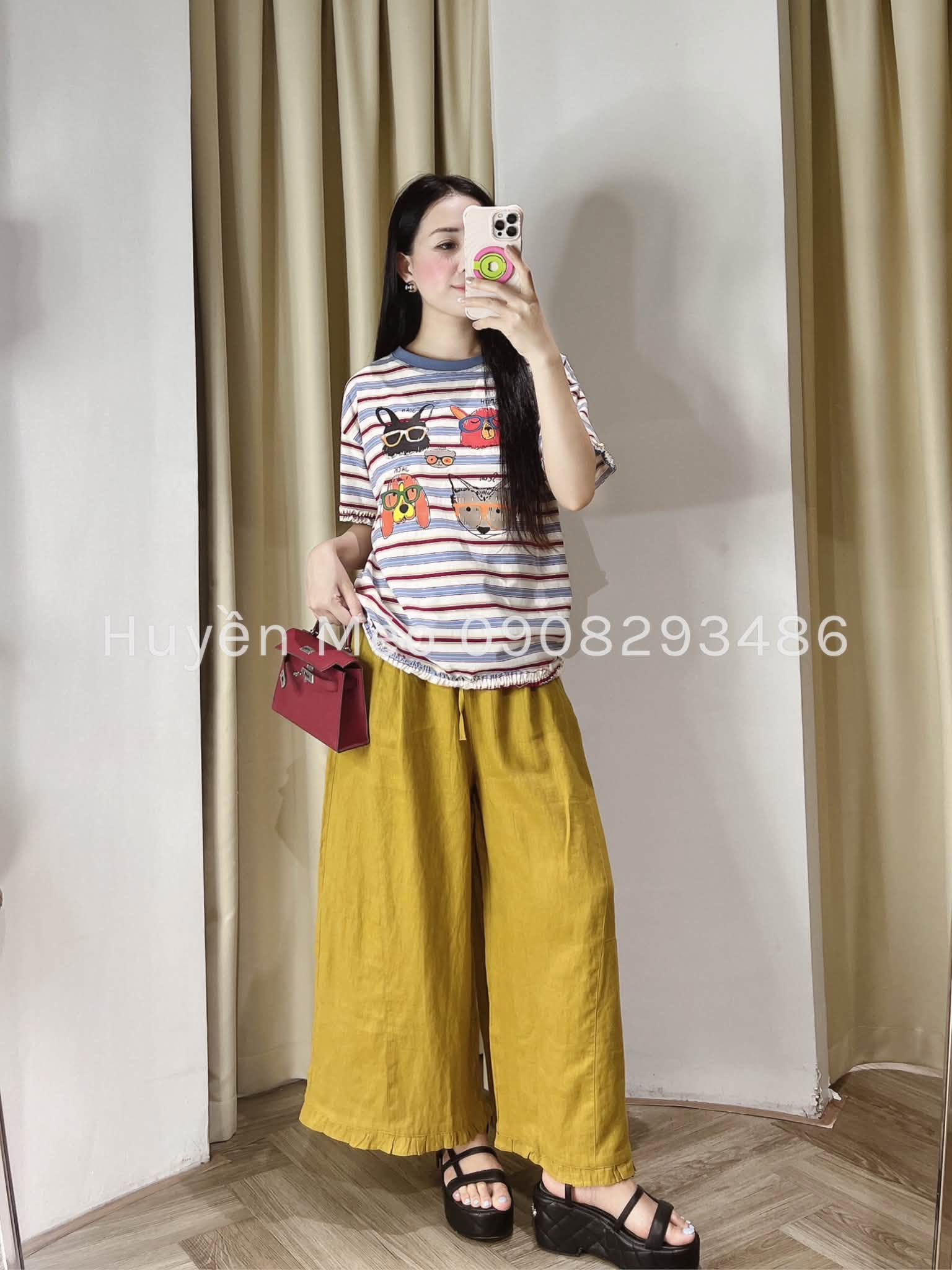 [🆕🇻🇳] TỔNG KHO ĐẸP SHOP 👕 Top1Fashion 👗  
Hết giờ áo phông quần sooc rồi 
Mix quần kiểu này trông cũng hay hay 
Áo form vừa chất mát màu thì siu xinh gòi..quần đũi suông ống rộng chất mềm mát màu