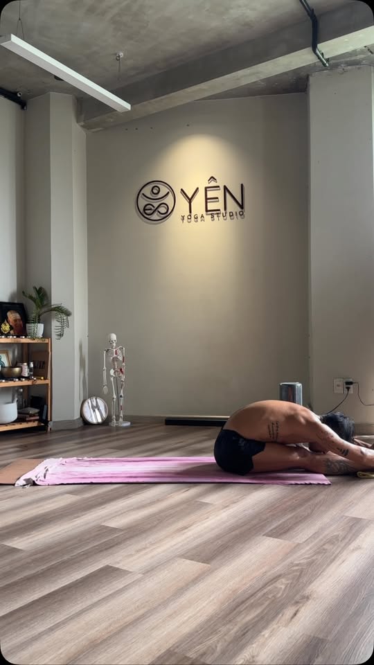[🆕🇻🇳] Yên Yoga Studio – Tìm sự bình yên – Hãy đến với Yên 🧘 Top1Yoga 🤸🏻‍♀️ “Yoga is a light, which once lit, will never dim. The better your practice, the brighter the flame.”~ BKS lyengar
Mysore Ashtanga Primary Series
Tuesday, T