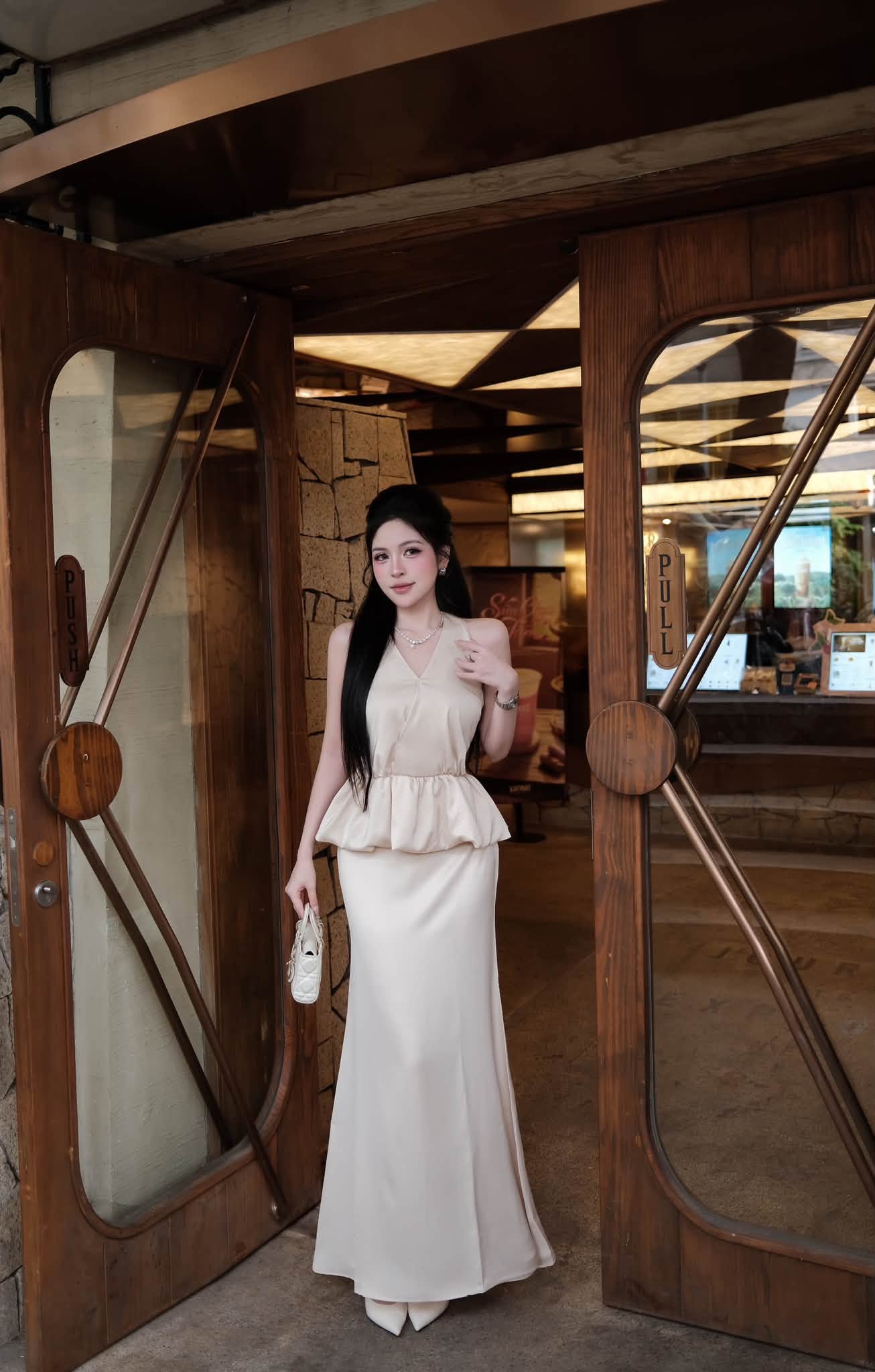 [🆕🇻🇳] Phuong Anh Bui Store – Quần áo – Thương hiệu[🆕Top1Vietnam🇻🇳]  👕 Top1Fashion 👗  Đừng nghi ngờ bản thân chỉ vì hôm nay chưa toả sáng. Không phải hạt giống nào cũng nở ngay mùa đầu tiên.

Set lụa dây nơ buộc eo sang xỉu
Size:s,m